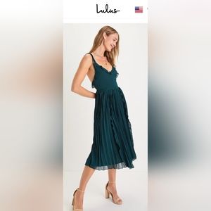 Pleaded tie-strap midi dress/ Emerald green